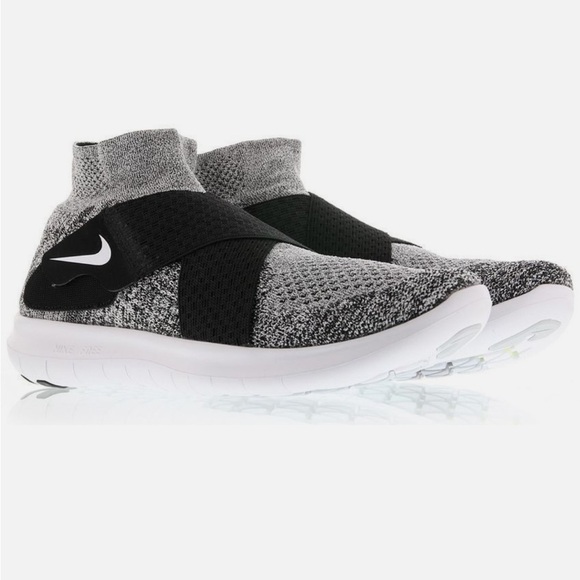 Nike Other - NWOT Nike RN Motion FLYKNIT Black and White Knit Sneakers 5.5